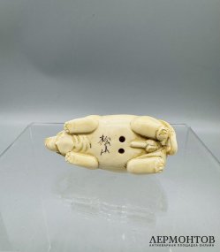 Нэцкэ «Обезьяна на слоне». Кость, резьба, Япония, 19 век
