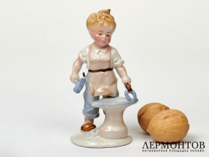 Статуэтка «Кузнец». Фарфор, Германия, середина XX века