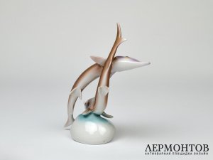 Статуэтка «Резвящиеся осетры». Фарфор, Hollóháza, Венгрия, 1948–1953 годы