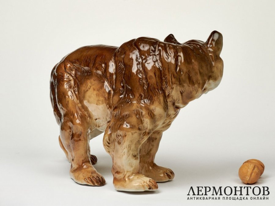 Статуэтка «Медведь». Фарфор, Royal Dux, Чехословакия, 1950–1960 годы
