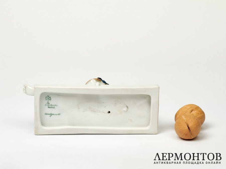 Статуэтка «Обнажённая девушка с кошкой». Фарфор, Karl Ens, Германия, 1919–1940 годы