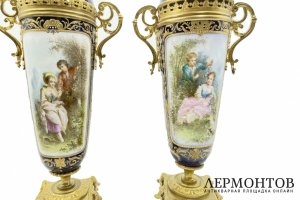 Парные вазы - кубки с крышками в стиле Севр. Франция, рубеж 19 - 20 в. Фарфор, бронза