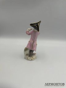 Статуэтка «Барабанщик» из «Обезьяньего оркестра». Фарфор, роспись, Meissen, скульптор И. И. Кендлер, Германия, 20 век