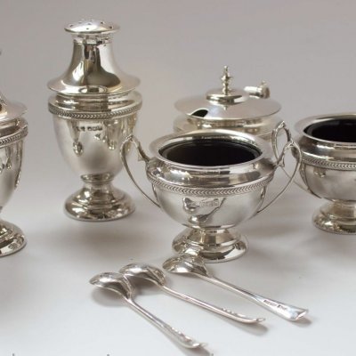 История успеха Walker & Hall