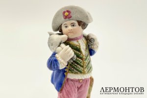 Статуэтка Пастушок с овцой. Россия, завод А. Попова, 19 век. Бисквитный фарфор.