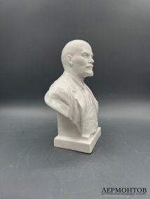 Бюст В. И. Ленина. Фарфор, ЛФЗ, скульпторы В. Я. Боголюбов и В. И. Ингал, СССР, 1950-е годы