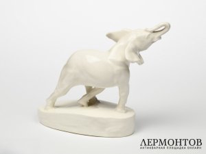 Статуэтка «Бегущий слон». Bechyne, Чехословакия, 1922–1942 годы