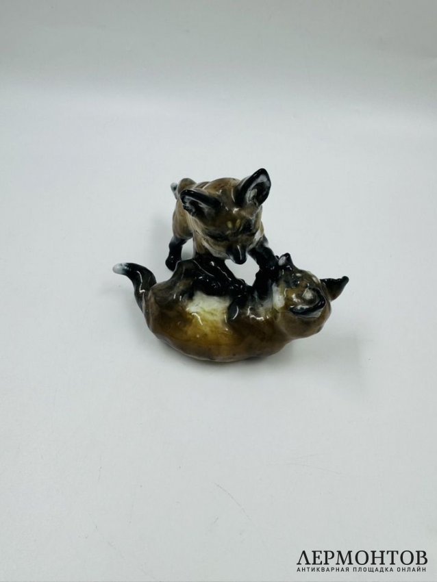 Статуэтка «Играющие лисята». Фарфор, роспись, Rosenthal, Германия, 1-я половина 20 века