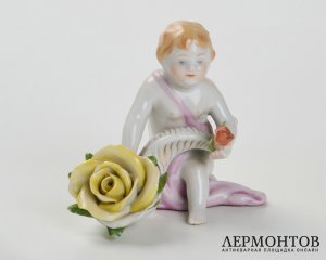 Статуэтка «Путти с розой». Фарфор, Herend, Венгрия