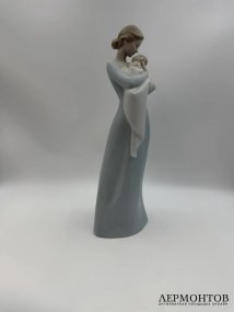 Статуэтка «Настоящая любовь» (A Mother's Embrace). Фарфор, Lladro, скульптор Marco Antonio Noguerón, Испания