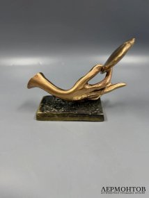Скульптура «Сердце на ладони». Бронза, скульптор Yves Lohé, Франция
