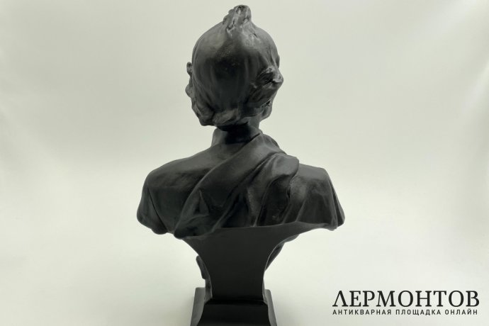 Бюст А. В. Суворов. Автор оригинальной модели Н. А. Теплов, модель 1960 года. Чугун.