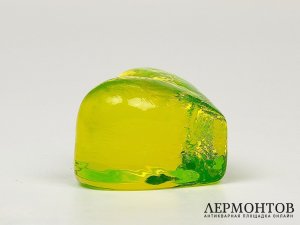 Статуэтка «Сердце». Урановое стекло, Чехия