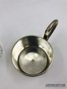 Подстаканник в стиле модерн с ложкой и стаканом в коробке. Серебро 84 пробы, М. Тарасов, Россия, 1899–1908 годы