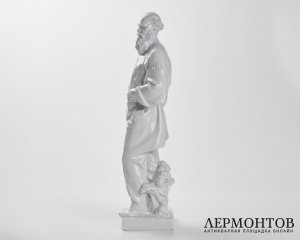 Скульптура «Лев Толстой в Ясной Поляне». Фарфор, ЛФЗ, СССР