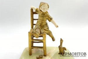 Скульптура Ребенок кормящий утку. Франция, Париж, G. OMERTH, 1920-е гг. Бронза, кость