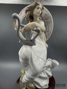 Статуэтка «Девушка с арфой». Фарфор, роспись, Lladro, Испания