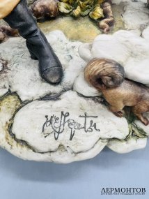 Скульптура «Охотник с собакой преследует зайца». Бисквит, роспись, Capodimonte, Италия, 2-я половина 20 века