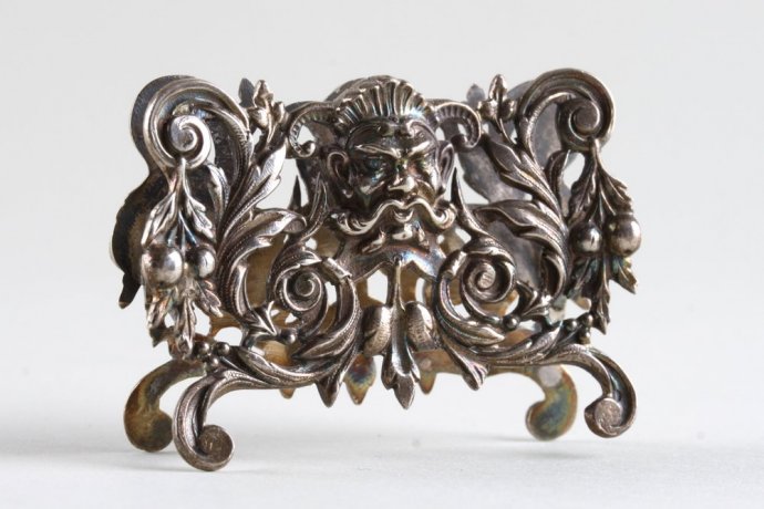 Меню холдер, визитница с маскароном. Серебро 950 пробы. Франция, XIX век.