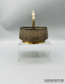 Сахарница с объёмным цветочным декором. Серебро 84 пробы, золочение, Г. Клингерт, Россия, 1889 год