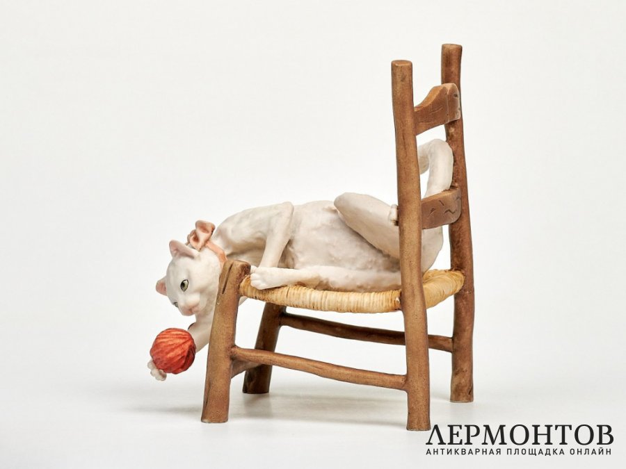 Статуэтка «Котёнок с клубком». Фарфор, Capodimonte, Италия, 1980-е годы