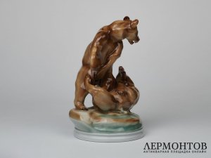 Статуэтка «Медведи борются». Фарфор, Zsolnay, Венгрия, середина XX века