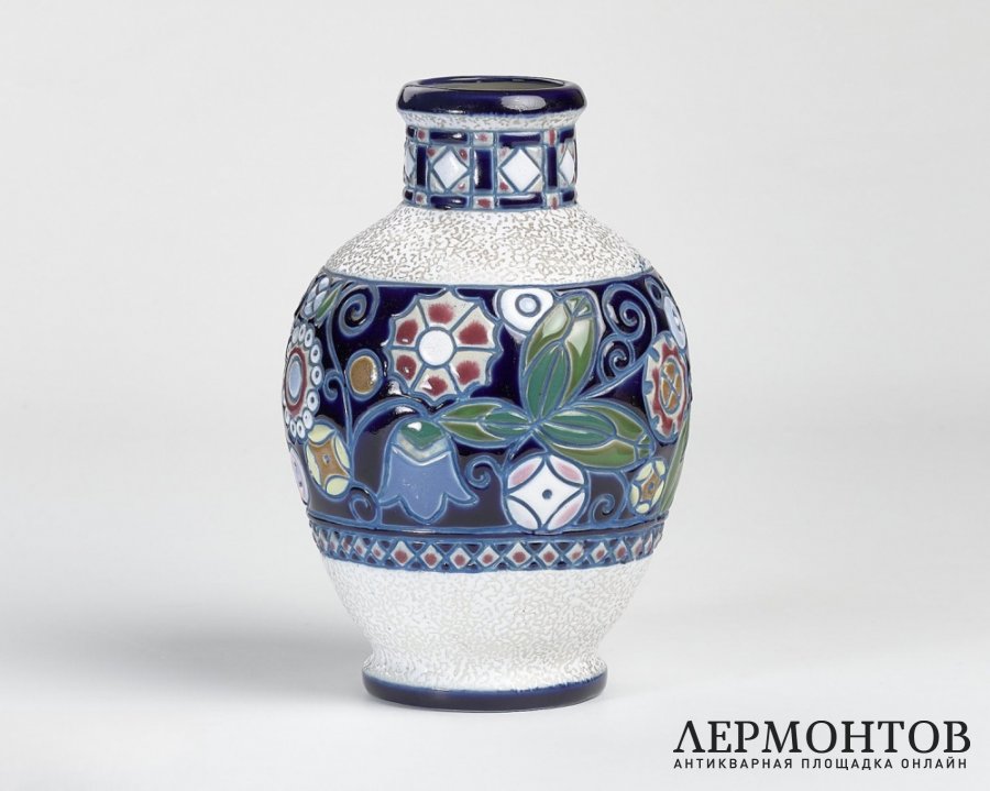 Ваза «Колокольчики». Фаянс, Amphora, Чехословакия, 1920-е годы