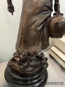 Настольная лампа с фигурой девушки с кувшином. Шпиатр, скульптор H. Moreau, Франция, конец 19 века