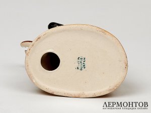 Статуэтка «Мальчик на жуке». Фарфор, Япония, 1945–1952 годы