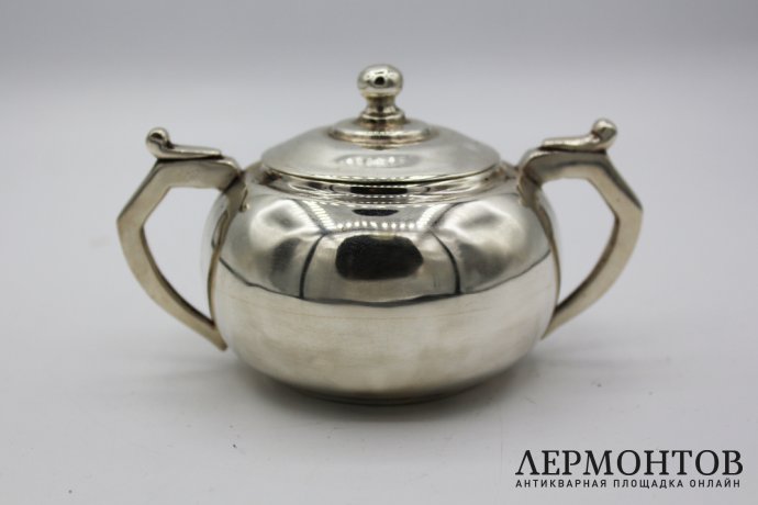 Сервиз для чая в классическом стиле. Перу, фирма Industria Peruana, середина 20 века.