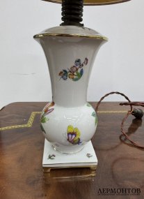 Настольная лампа из коллекции «Queen Victoria». Фарфор, роспись, Herend, Венгрия, 1930-е годы