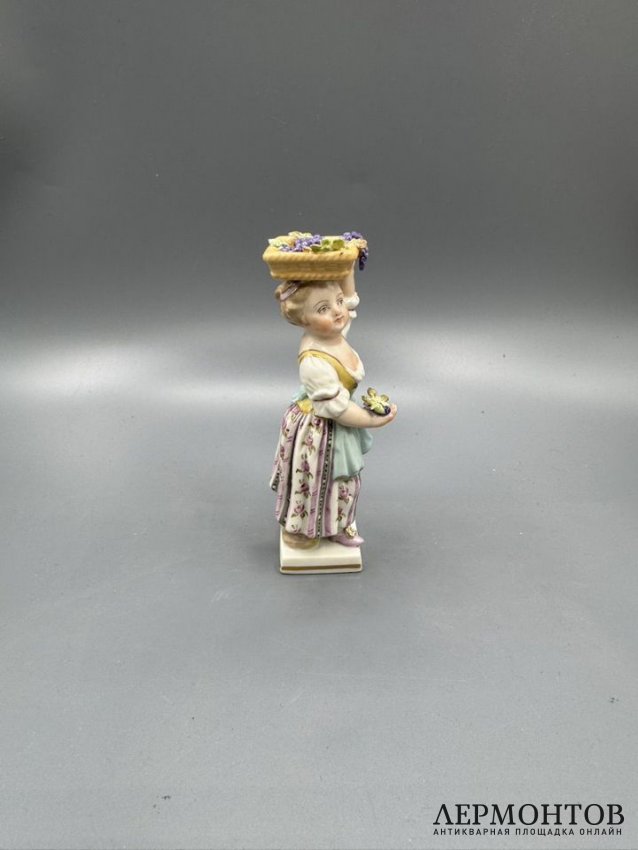 Статуэтка «Девушка с виноградом и корзиной на голове». Фарфор, роспись, Meissen, Германия, начало 20 века