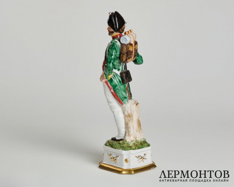 Статуэтка «Пехотинец». Фарфор, Capodimonte, Италия