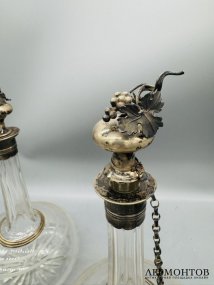 Парные графины с виноградной лозой. Урановое стекло, серебро, Западная Европа, начало 20 века