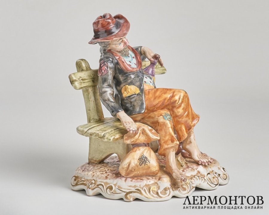 Статуэтка «Бродяга на скамье». Фарфор, Capodimonte, Италия