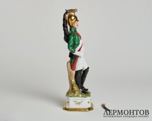 Статуэтка «Драгун». Фарфор, Di Pietro, Capodimonte, Италия, вторая половина XX века