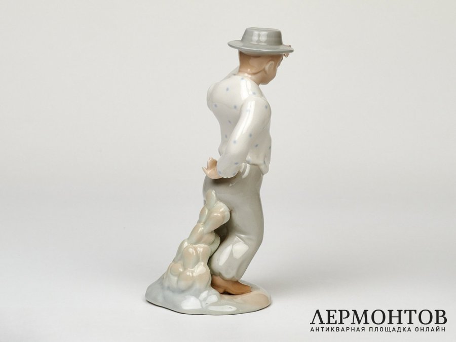 Статуэтка «Гуляка». Фарфор, M. Requena, Испания, 1970-е годы