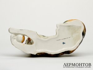 Статуэтка «Лежащая кошка с мячиком». Фарфор, Sitzendorf, Германия, 1932–1972 годы