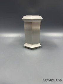 Настольные поворотные часы «Lantern Clock». Латунь, Tiffany & Co., Швейцария