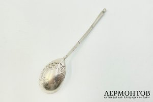 Чайная ложка в стиле Модерн с растительной гравировкой