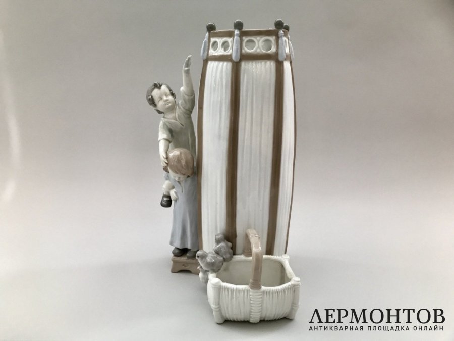 Статуэтка-ваза «Дети». Фарфор, Amphora, Австрия, 1900–1910 годы