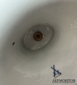 Кувшин «Вода» из серии «Четыре стихии». Фарфор, роспись, золочение, Meissen, скульптор И. И. Кендлер, Германия, 2-я половина 19 века