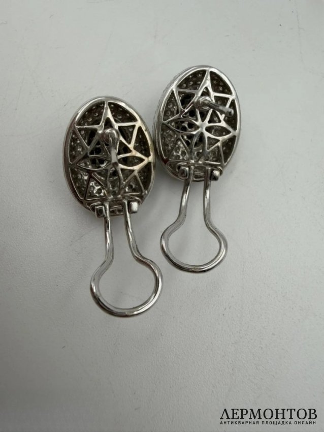 Серьги-клипсы с белыми и чёрными бриллиантами. Белое золото 750 пробы