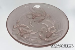 Блюдо в стиле Ар Деко с декором в виде цветов. Франция, фирма Верлис, 1930-1940-е гг. Стекло.