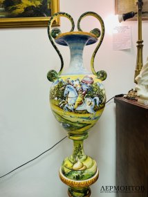 Парадная ваза-амфора на постаменте. Фаянс, роспись, Montelupo Fiorentino, Италия, середина 20 века