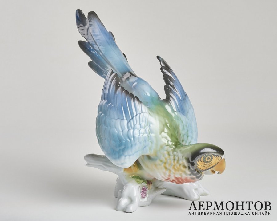 Статуэтка «Попугай ара». Фарфор, Iris, Клуж-Напока, Румыния, 1970–1980 годы