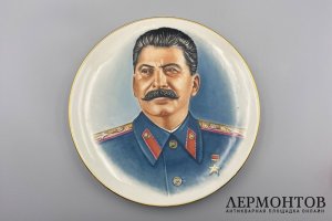 Тарелка с портретом И. В. Сталина. Польша, фарфоровая фабрика Giesche, 1950 год.