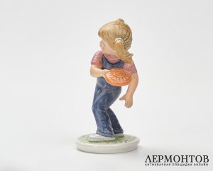 Статуэтка «Девочка с летающим диском». Фарфор, Goebel, Германия
