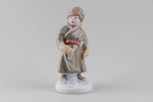 Фигурка. Юный дровосек. Фарфор, роспись. Песочное, 1с. 1955 год. СССР