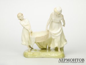 Статуэтка-ваза «Юная помощница мамы». Goldscheider, Австрия, 1905 год